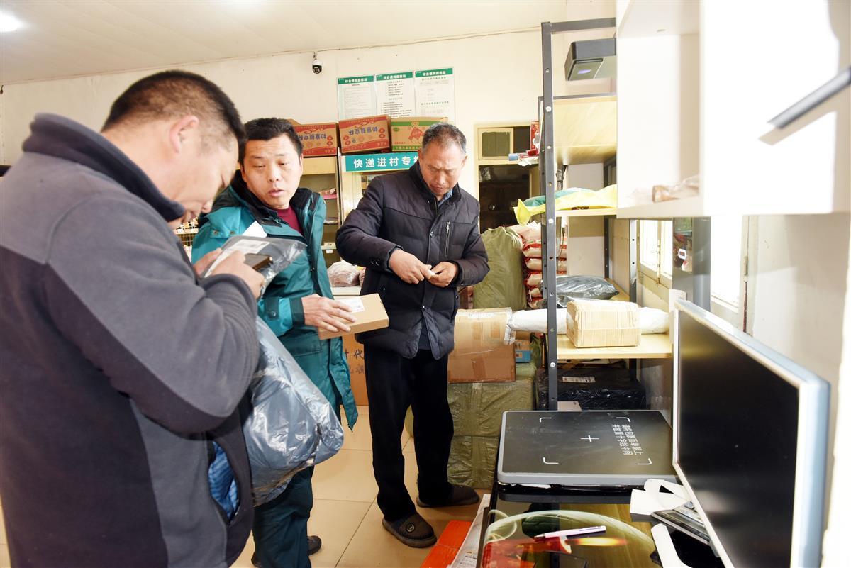 火狐电竞湖北十堰：快递物流产业园助力农村寄递物流发展便利村民生活(图2)